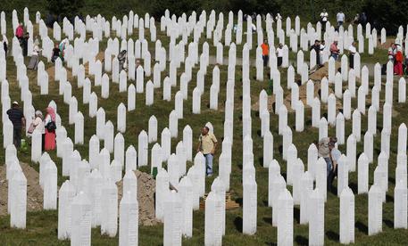 Srebrenica, l'omaggio alle vittime © EPA