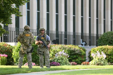 Michigan, militari davanti al tribunale © AP
