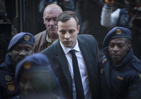 Pistorius: condannato a sei anni di carcere © AP