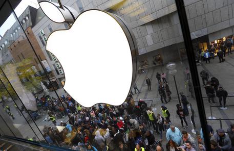 Apple: iOS 10 inciampa all'esordio, bloccati alcuni iPhone © AP