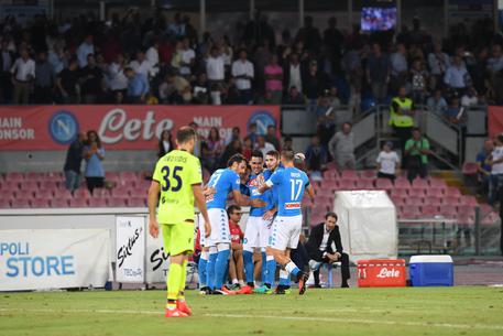 Il Napoli esulta dopo il gol dell'1-0 © ANSA