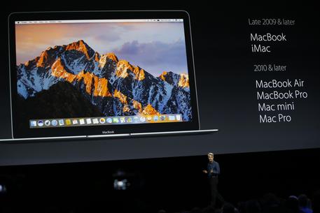 Apple potrebbe lanciare un nuovo pc tutto nero, come iPhone © AP