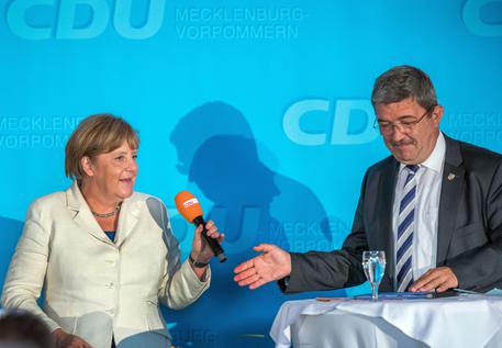 Angela Merkel con il candidato Cdu in Meclemburgo-Pomerania, Lorenz Caffier © AP