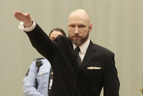 Breivik fa saluto nazista in Corte © AP