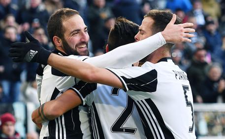 Juventus-Lazio 2-0. Decisive le reti di Dybala e Higuain © ANSA