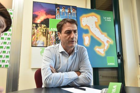 Il candidato della sinistra alla presidenza della Regione Sicilia, Claudio Fava, partecipa a un Forum dell'ANSA, Palermo, 25 ottobre 2017 © ANSA