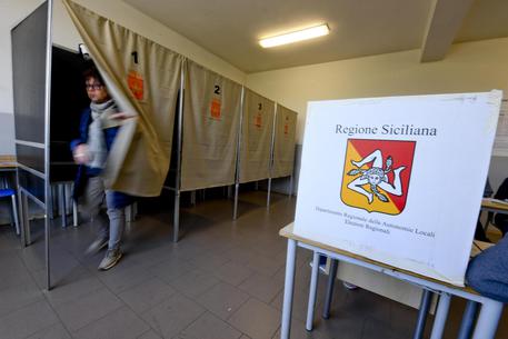 Elezioni: regionali Sicilia, aperti i seggi © ANSA