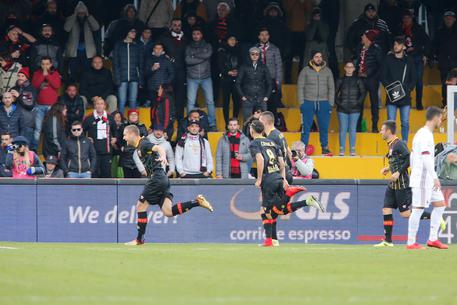 L'esultanza di Puscas dopo il gol al Milan © ANSA