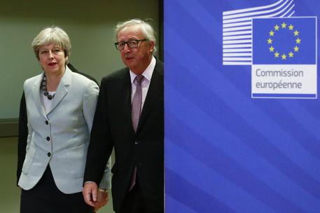 Theresa May e Jean-Claude Juncker © EPA