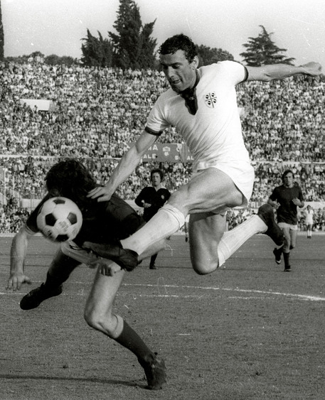 Gigi Riva nel 1974 con la maglia del Cagliari © ANSA