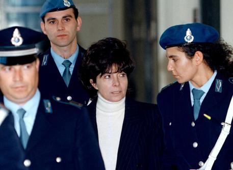 Patrizia Reggiani scortata in aula per un' udienza del processo per  l'omicidio dell'ex marito Maurizio Gucci nel 2000 (archivio) © ANSA