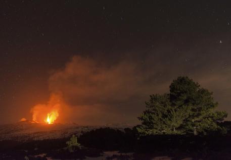 Etna: continua eruzione 'stromboliana' su vulcano © AP