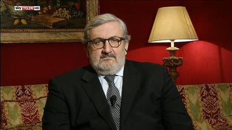 Il presidente della Regione Puglia, Michele Emiliano, nel corso de 'L'intervista' di Maria Latella su Sky TG24 © ANSA