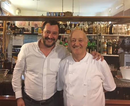 Matteo Salvini a cena all'Osteria dei Amis © Facebook