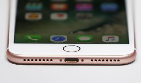 Apple: su iPhone 8 attesi doppia batteria e cornice sottile © ANSA 