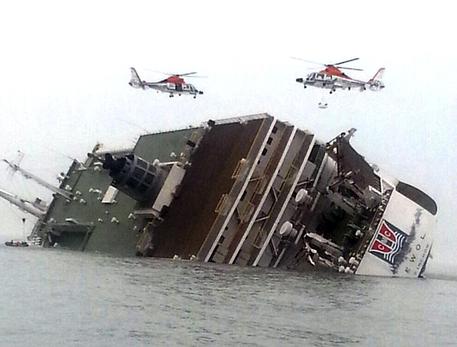 L'affondamento del traghetto Sewol nel 2014 © AP