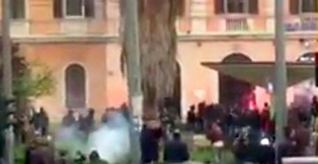 Calcio: follia ultras Cagliari a Sassari, scontri e feriti © ANSA