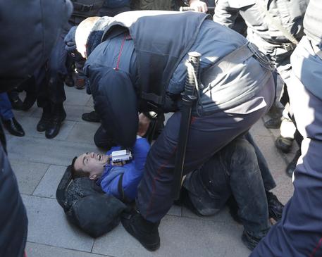 Tensione a Mosca durante la manifestazione anticorruzione © AP