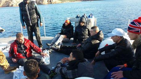 Migranti arrivati nel Sulcis © ANSA
