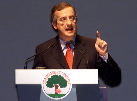Walter Veltroni durante il suo intervento al primo congresso del partito, al Lingotto di Torino nel 2000 © ANSA