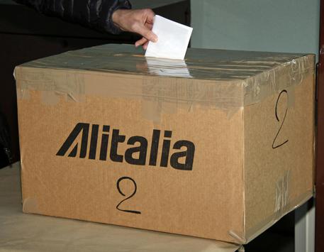 Alitalia: Anpac,affluenza referendum alta,ma rabbia © ANSA