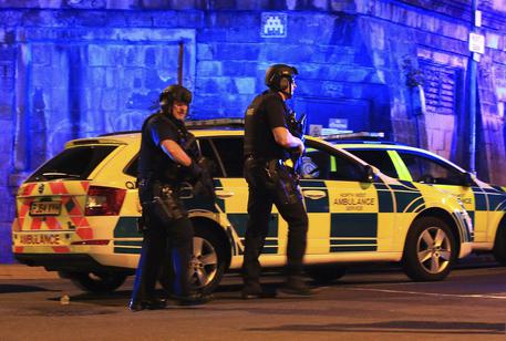 Manchester, almeno 19 morti e 50 feriti © AP
