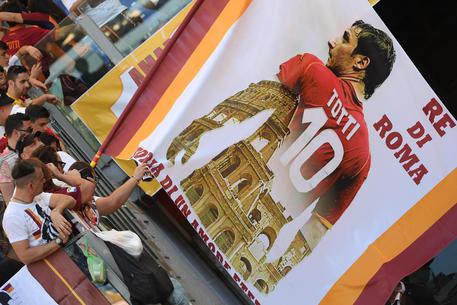 Totti: Olimpico sold out, la Roma saluta suo simbolo © ANSA