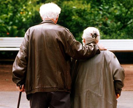 Una coppia di anziani © ANSA
