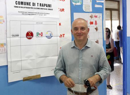 Piero Savona al voto © ANSA