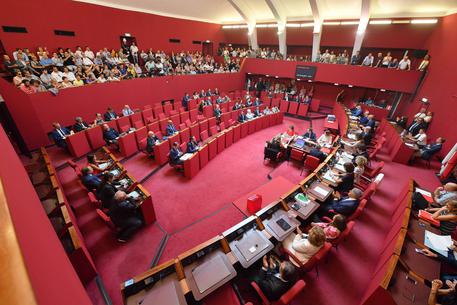 Una seduta del Consiglio comunale di Genova © ANSA