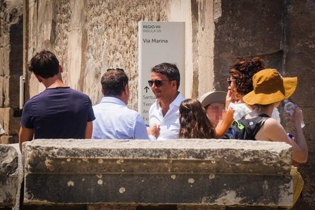Renzi, visita a sorpresa a Pompei © ANSA