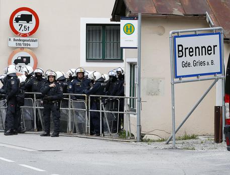 Migranti, Austria schiera l'esercito al  Brennero © AP