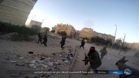 L'attacco in una foto postata sul web dagli stessi jihadisti © AP