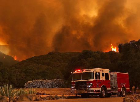 Gli incendi che devastano la California del sud © ANSA 