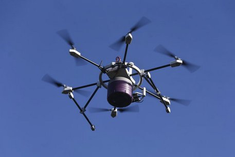 Uno dei droni equipaggiati per consegnare i cibi caldi (fonte: Connect Robotics) © Ansa