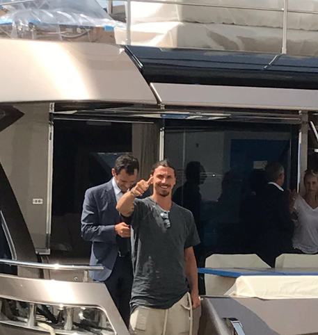 Ibrahimovic visita yacht ai cantieri Ferretti © ANSA
