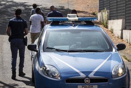 Le forze dell'ordine al centro di accoglienza di via del Frantoio, in zona Tiburtino  Terzo © ANSA