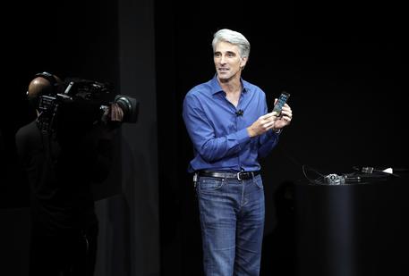 Apple: IPhone X introduce riconoscimento facciale © AP