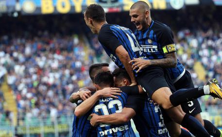 Inter-Genoa 1-0, Danilo D'Ambrosio festeggiato dai compagni © ANSA