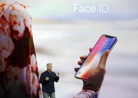 iPhone X e riconoscimento facciale © AP