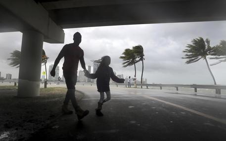 Il vento a Miami mentre luragano Irma si avvicina © AP