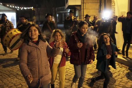 Portugal Epiphany Smoking Children © AP
