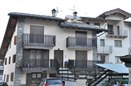 La casa di  Aymavilles, vicino ad Aosta, dove una donna ha ucciso i figli di 7 e 9 anni © ANSA