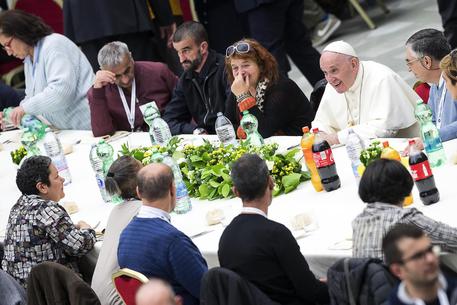 Pope Francis has lunch with needy people © ANSA