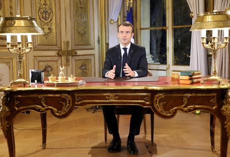 Macron parla nazione in tv © EPA