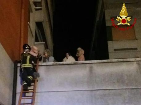 Incendio in palazzo a Reggio Emilia,2 morti e feriti © ANSA