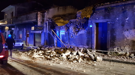 Etna: terremoto magnitudo 4.8 a nord Catania, danni e feriti © ANSA