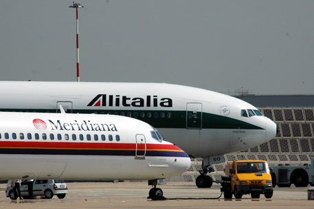 Meridiana diventa Airitaly e sfida Alitalia © ANSA