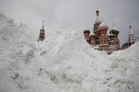 La piazza Rossa invasa dalla neve © AP