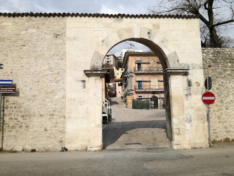 L'Aquila, cinta muraria, Porta Rivera © ANSA